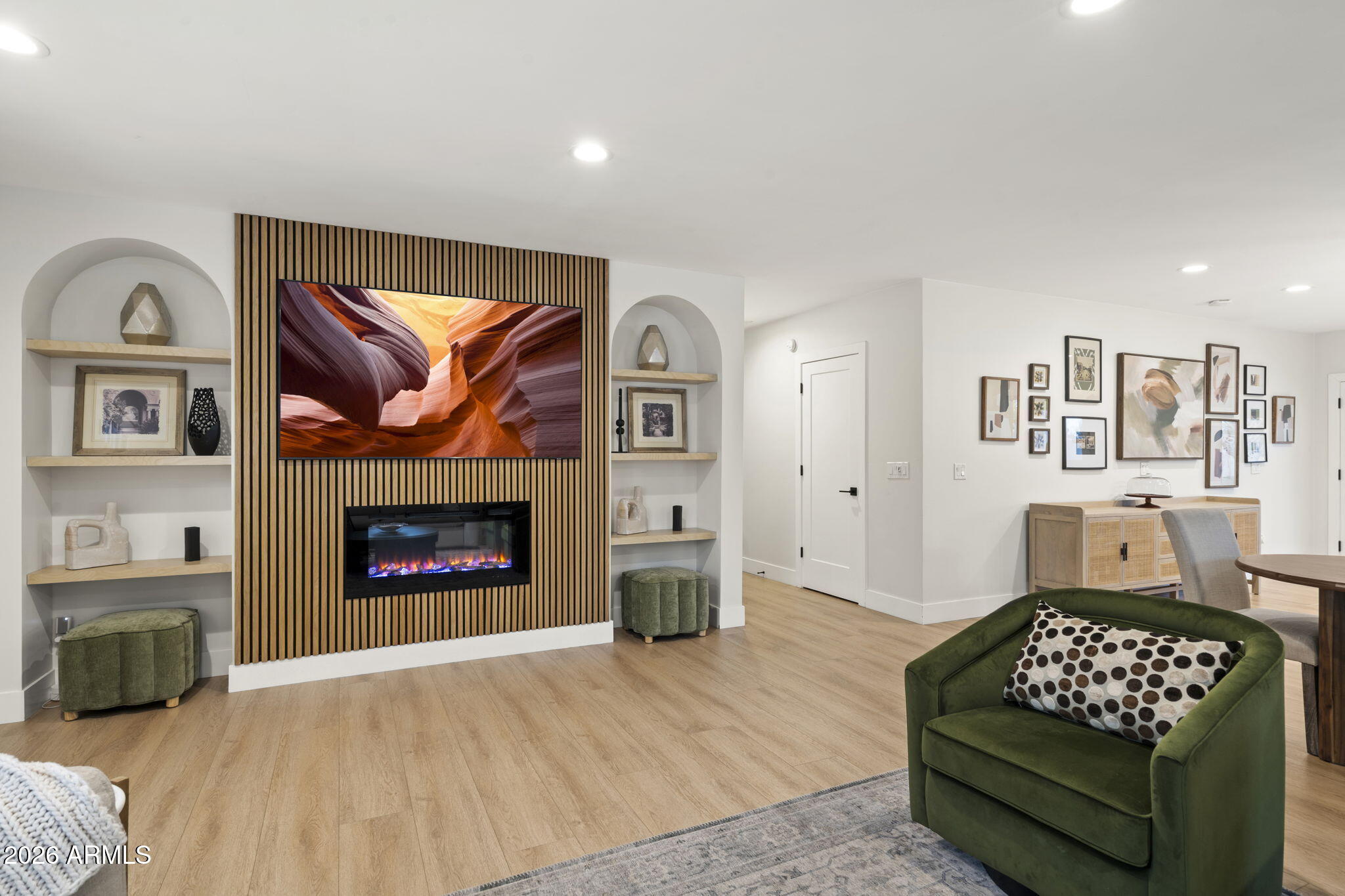 3515 East Piccadilly Road Phoenix, AZ 85018 - Photo 4 of 21 Living Room