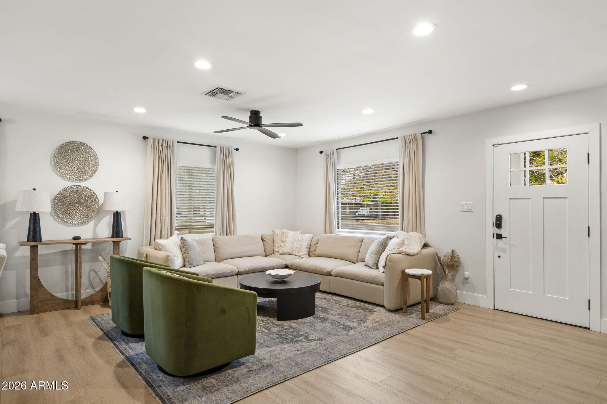 3515 East Piccadilly Road Phoenix, AZ 85018 - Photo 5 of 21 Living Room
