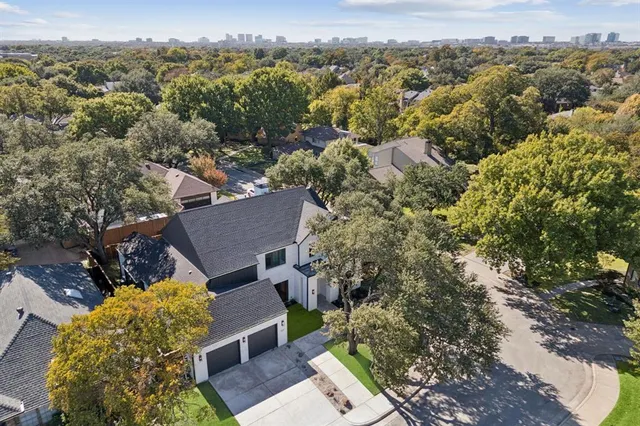 a picture of a bathroom with a sink