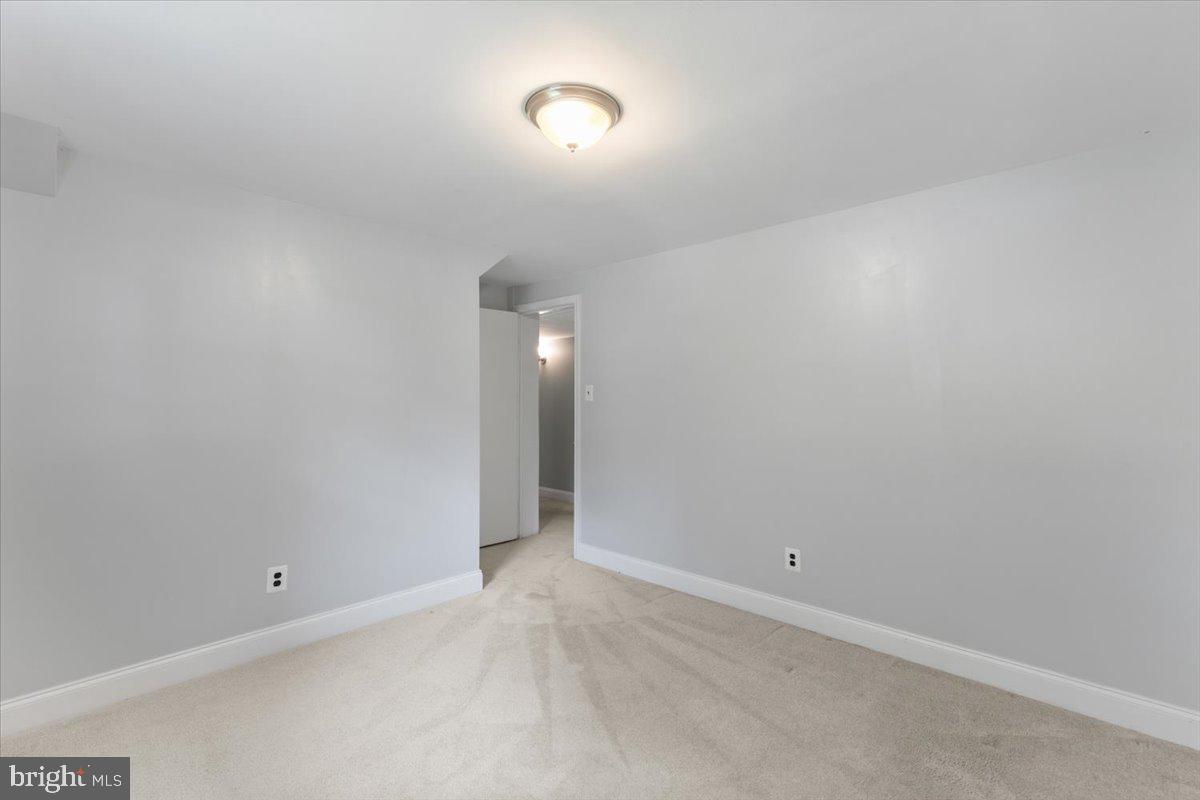 5627 Ottawa Road Centreville, VA 20120 - Photo 33 of 40