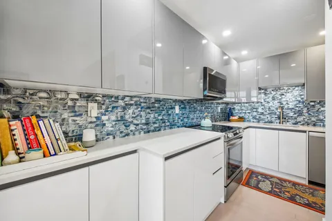 $1,250,000 | 1 Greene Street, Unit PH808, Jersey City, NJ 07302