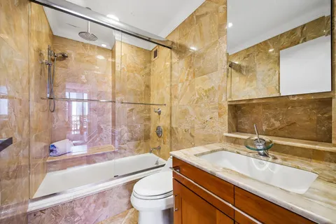 $1,250,000 | 1 Greene Street, Unit PH808, Jersey City, NJ 07302