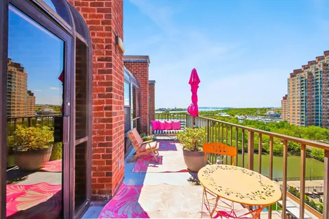 $1,250,000 | 1 Greene Street, Unit PH808, Jersey City, NJ 07302