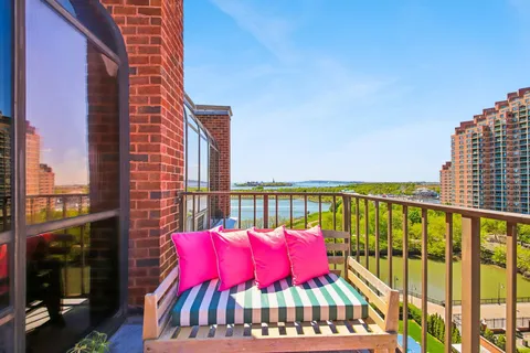 $1,250,000 | 1 Greene Street, Unit PH808, Jersey City, NJ 07302