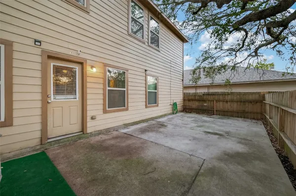 $237,900 | 13 Heritage Oaks Drive, Texas City, TX 77591