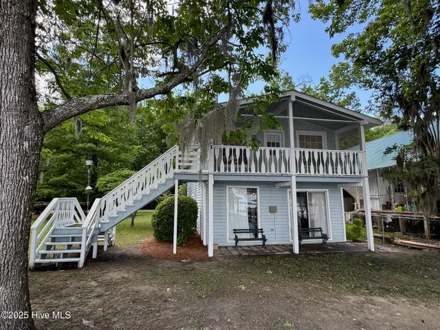 $525,000 | 2810 Canal Cove Road, Lake Waccamaw, NC 28450