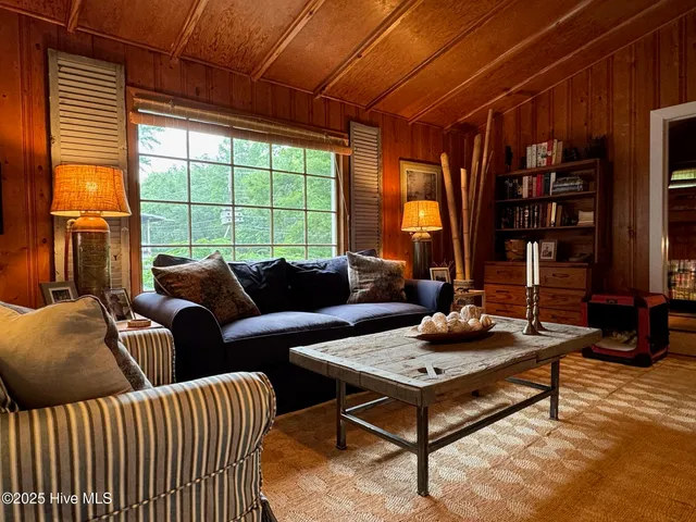 $525,000 | 2810 Canal Cove Road, Lake Waccamaw, NC 28450