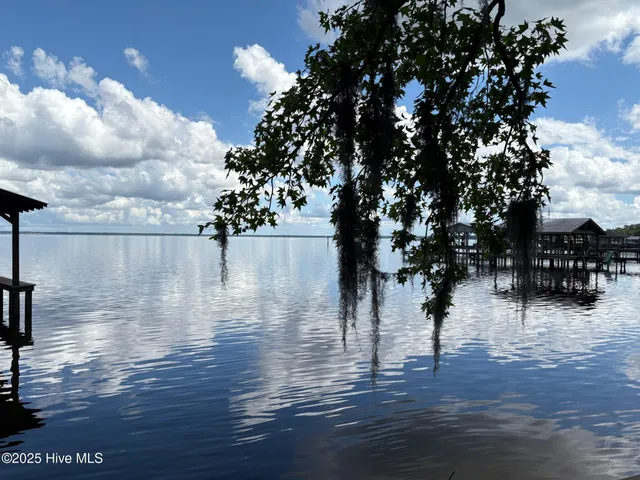 $525,000 | 2810 Canal Cove Road, Lake Waccamaw, NC 28450