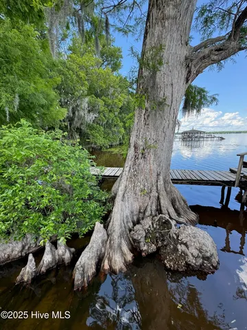 $525,000 | 2810 Canal Cove Road, Lake Waccamaw, NC 28450