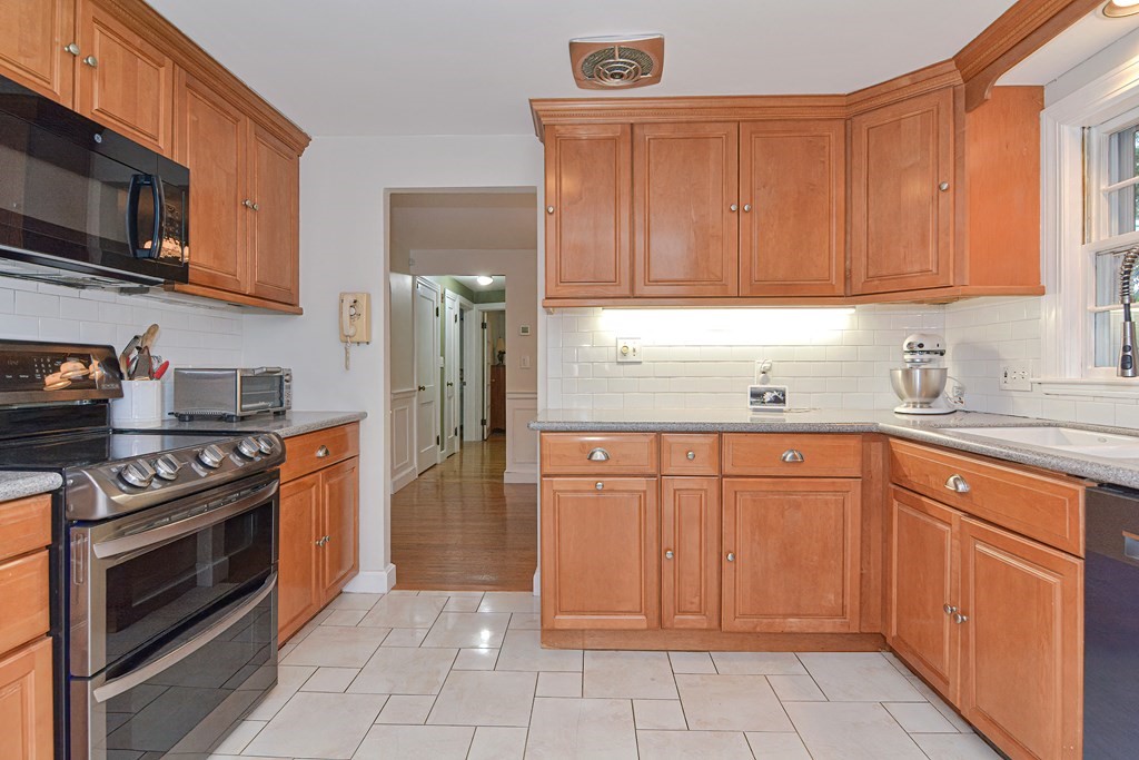 61 Hilldale Road Ashland, MA 01721 - Photo 9 of 38 Gallery Image 9
