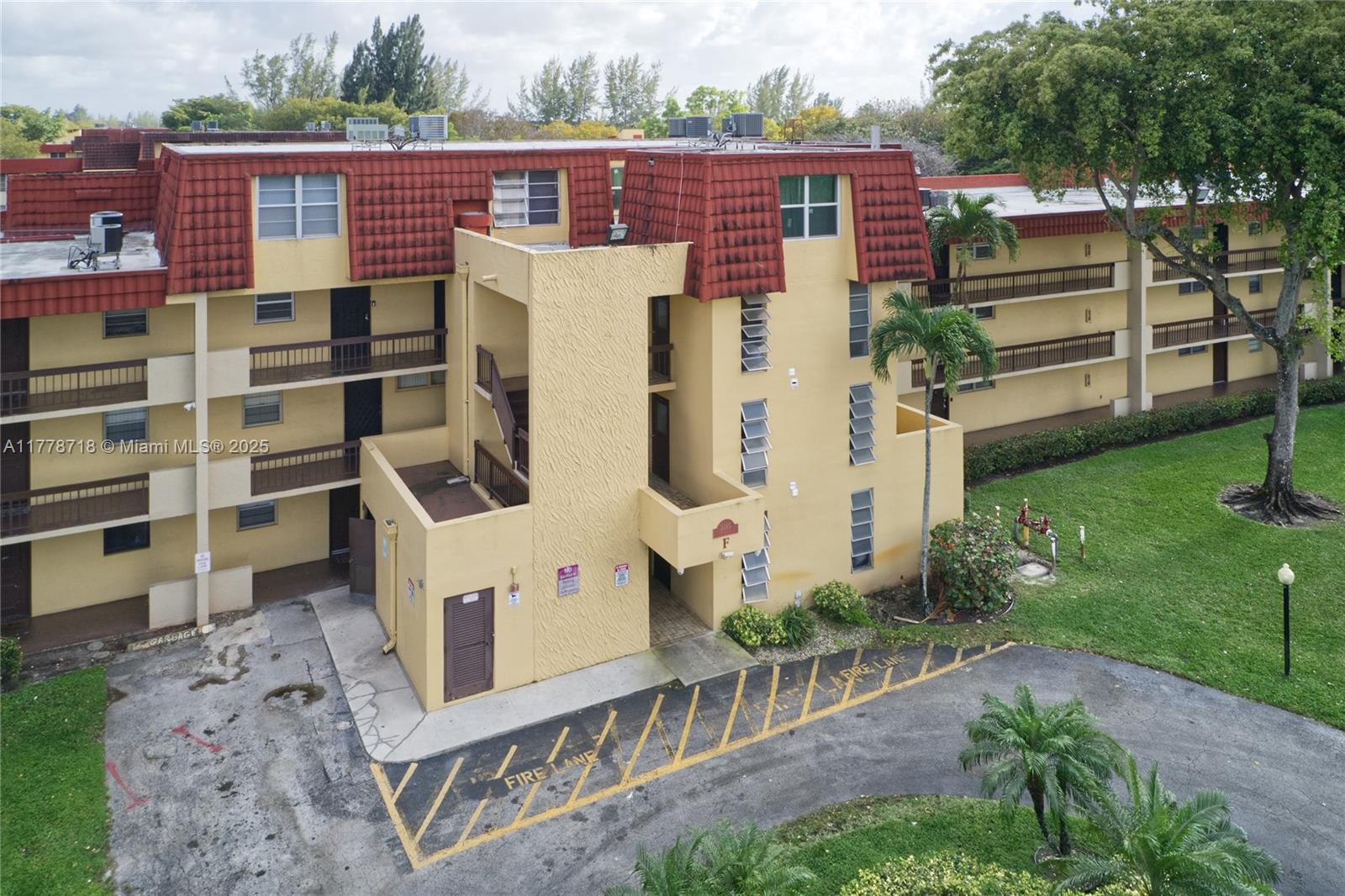 3195 Foxcroft Road, Unit F302 Miramar, FL 33025 - Photo 28 of 28 an aerial view of a house with a yard