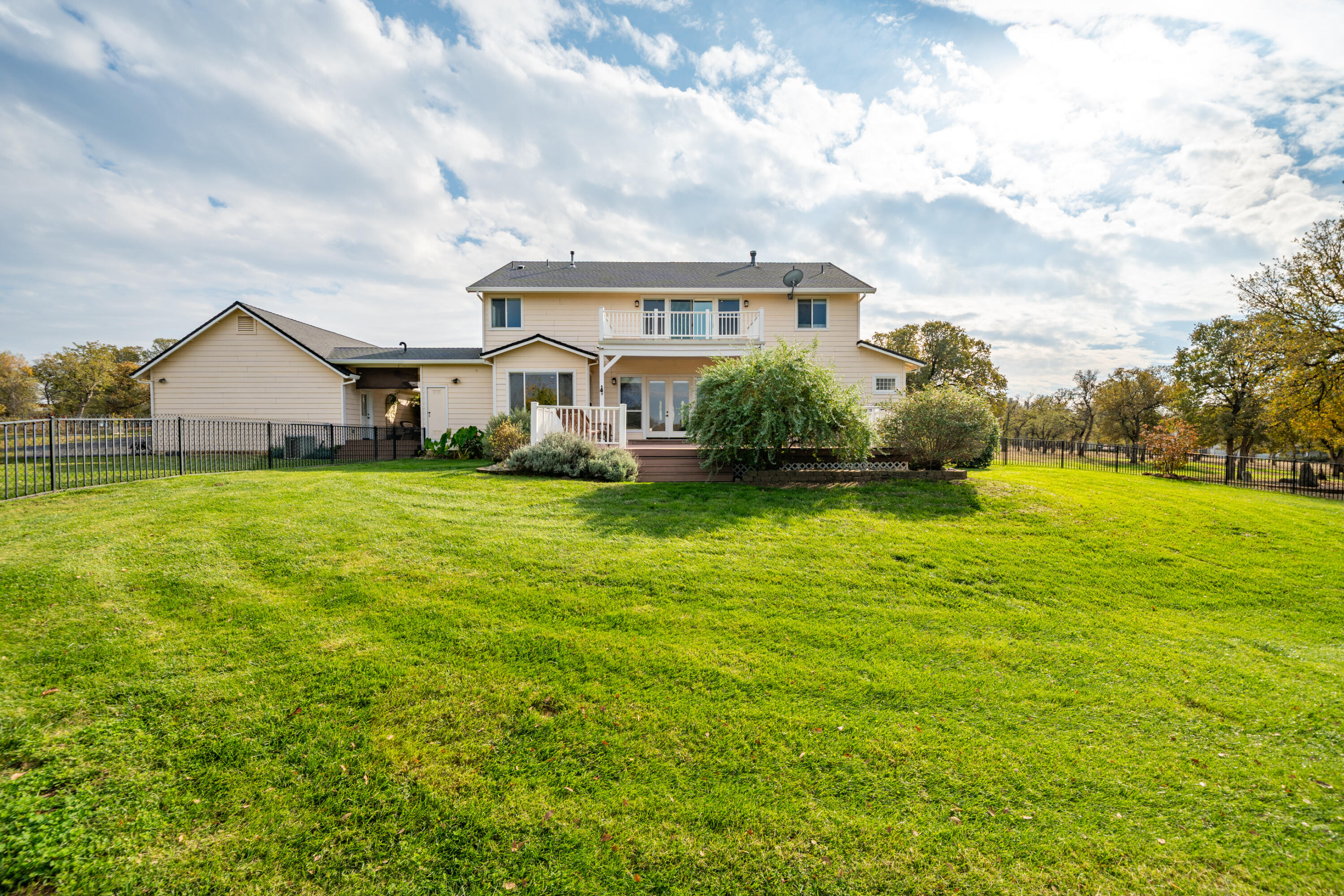 8180 Whispering Oaks Road Redding, CA 96002 - Photo 63 of 100 EXPANSIVE LAWNS