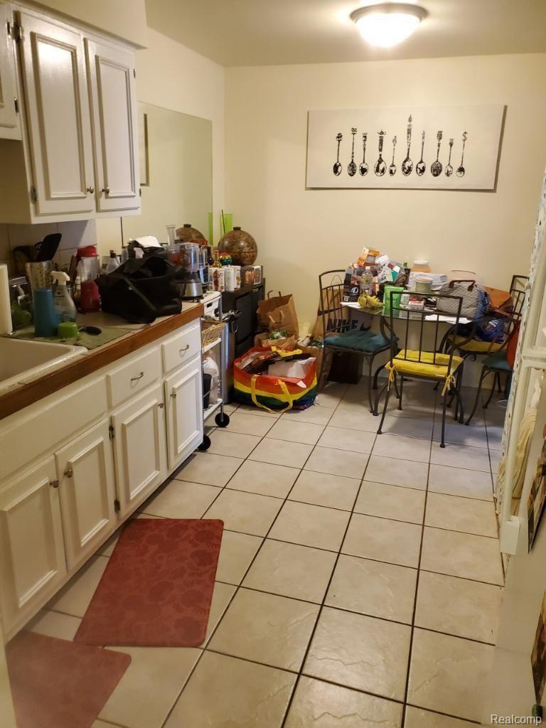777 West Maple Road, Unit 777 Clawson, MI 48017 - Photo 3 of 19 Resized_Resized_20220402_165555(1).jpg
