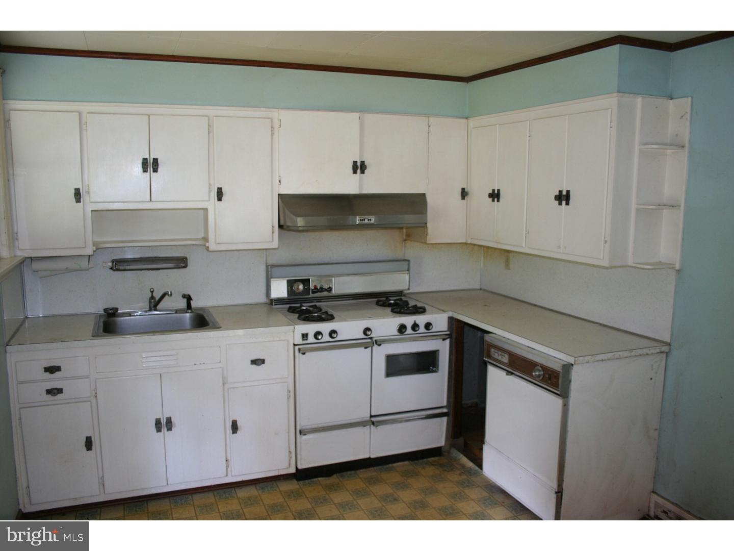 40 Barren Road Newtown Square, PA 19073 - Photo 6 of 21 Kitchen