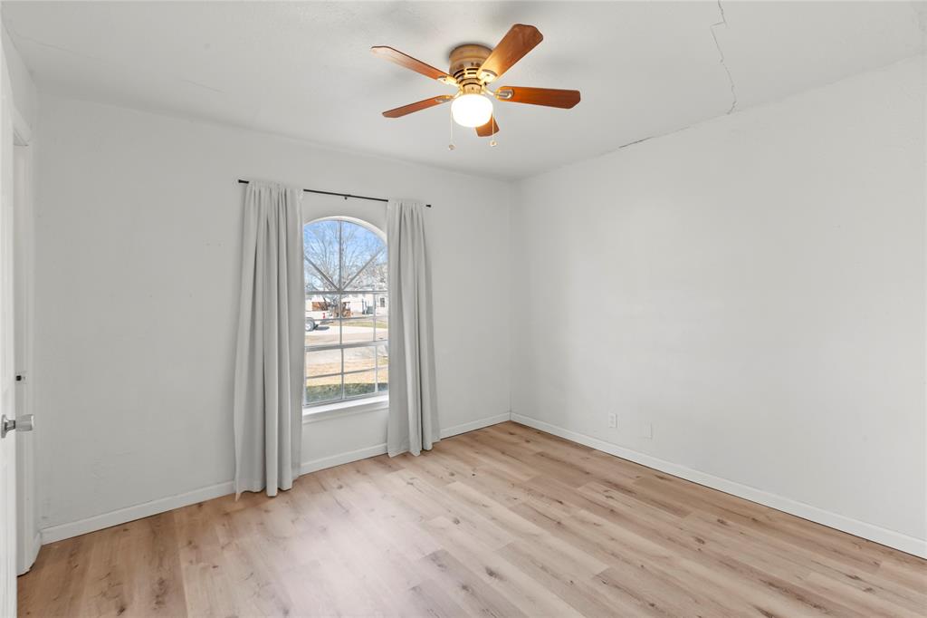 1012 East Dallas Street Mansfield, TX 76063 - Photo 17 of 25 an empty room with cabinet and a ceiling fan