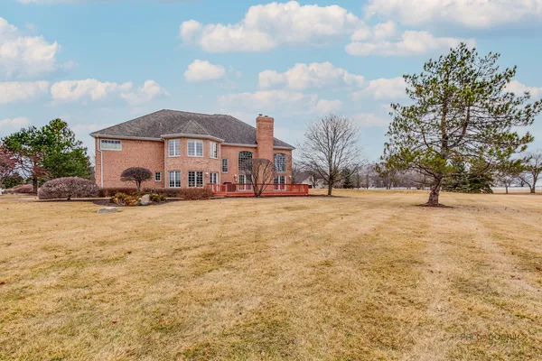 $1,050,000 | 37181 Fox Hill Drive, Wadsworth, IL 60083