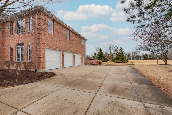 $1,050,000 | 37181 Fox Hill Drive, Wadsworth, IL 60083