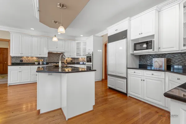 $1,050,000 | 37181 Fox Hill Drive, Wadsworth, IL 60083