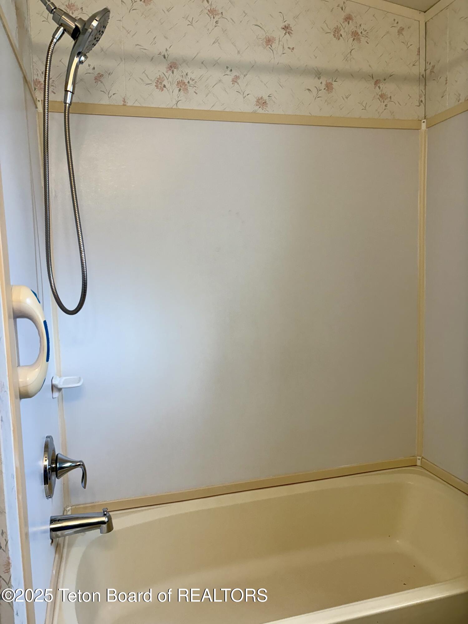 7126 Highway 34 Wayan, ID 83285 - Photo 25 of 27 Guest Bath