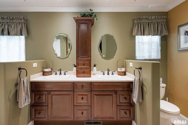 $459,000 | 1300 West Brewster Road, Herrin, IL 62948