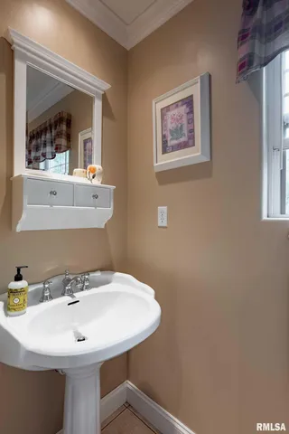 $459,000 | 1300 West Brewster Road, Herrin, IL 62948