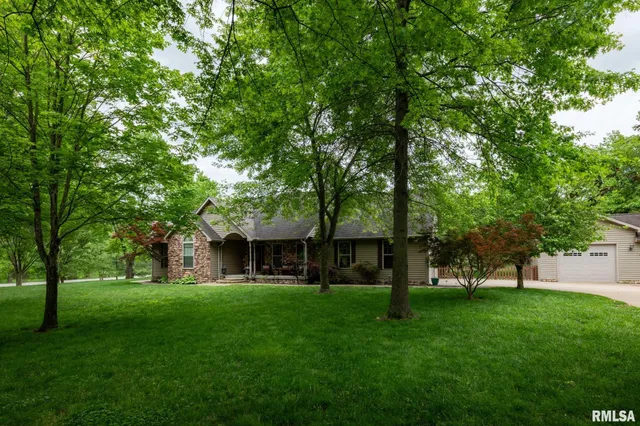 $459,000 | 1300 West Brewster Road, Herrin, IL 62948