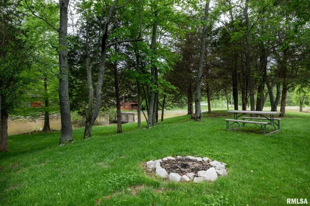 $459,000 | 1300 West Brewster Road, Herrin, IL 62948