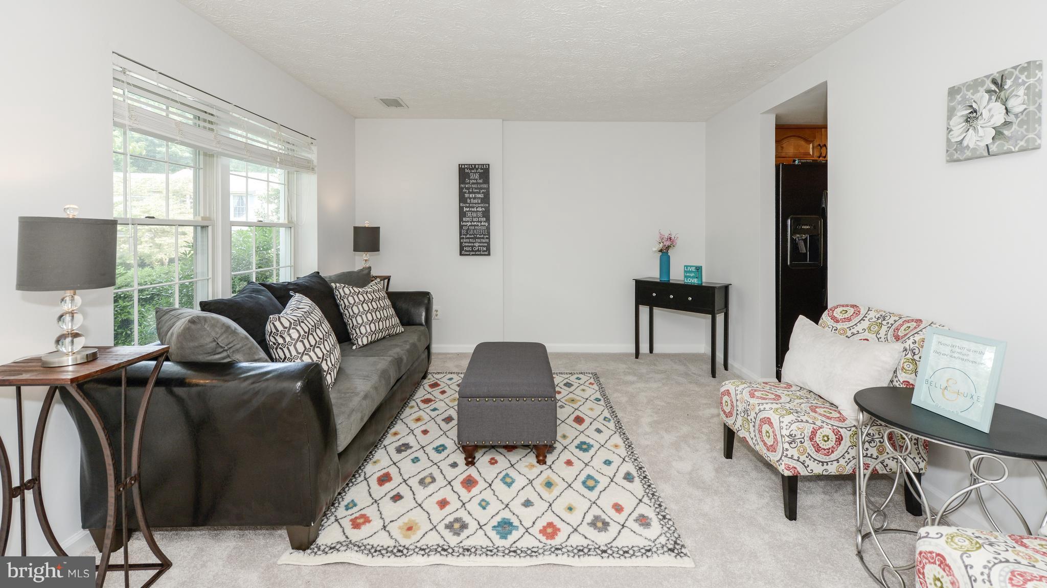1607 Barnstead Drive Reston, VA 20194 - Photo 11 of 28 Living Room