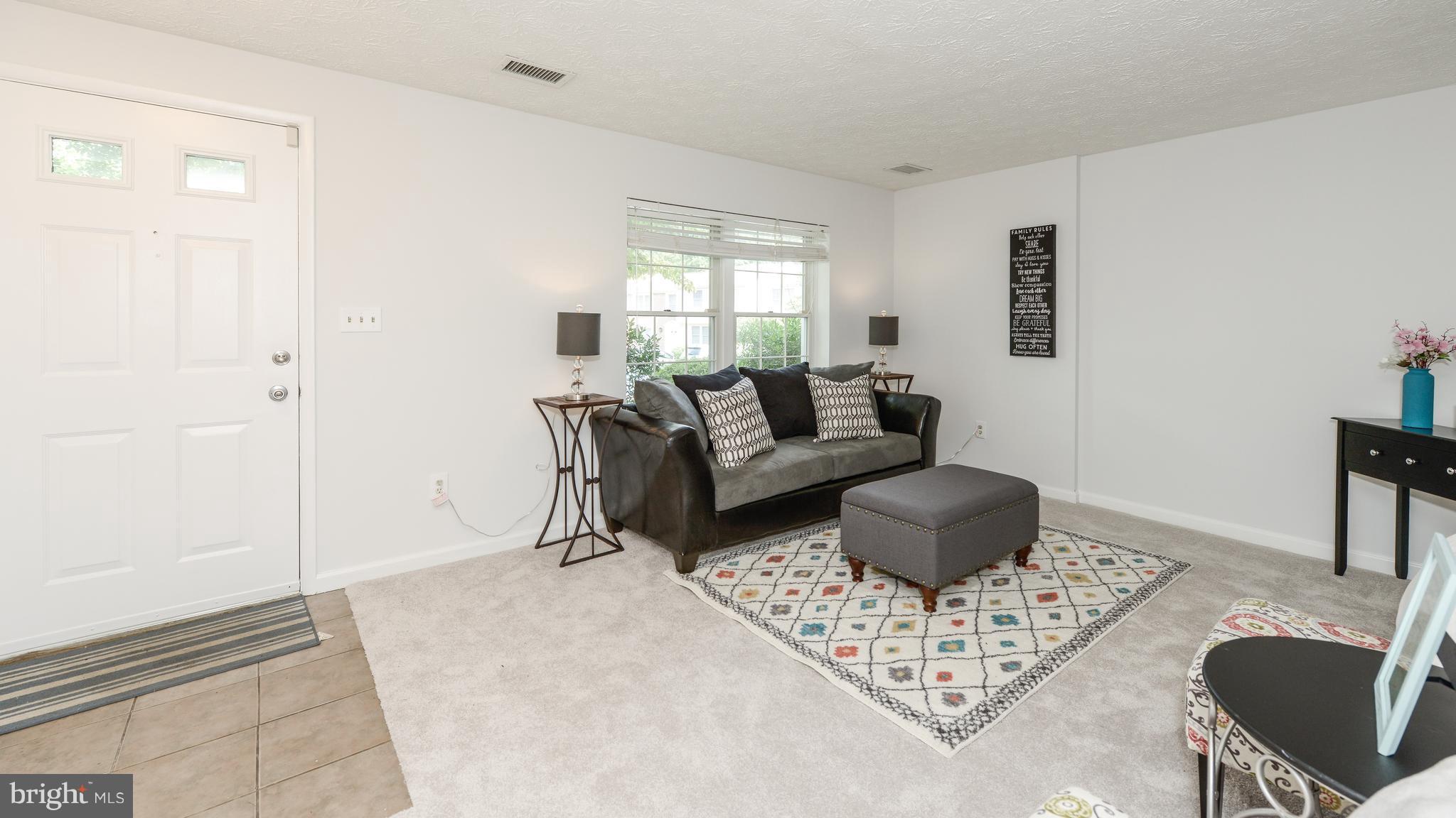 1607 Barnstead Drive Reston, VA 20194 - Photo 12 of 28 Living Room