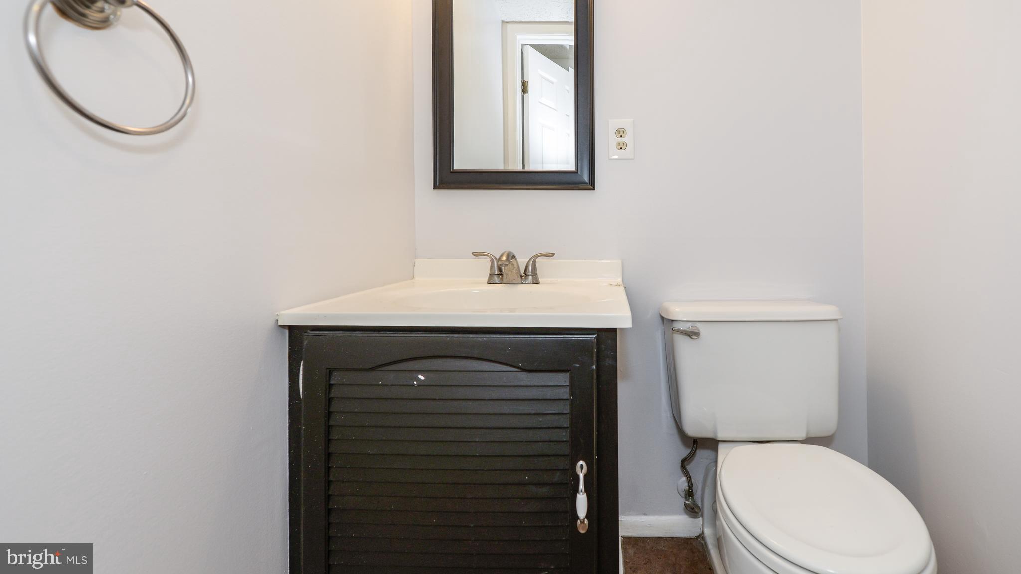 1607 Barnstead Drive Reston, VA 20194 - Photo 18 of 28 Bath