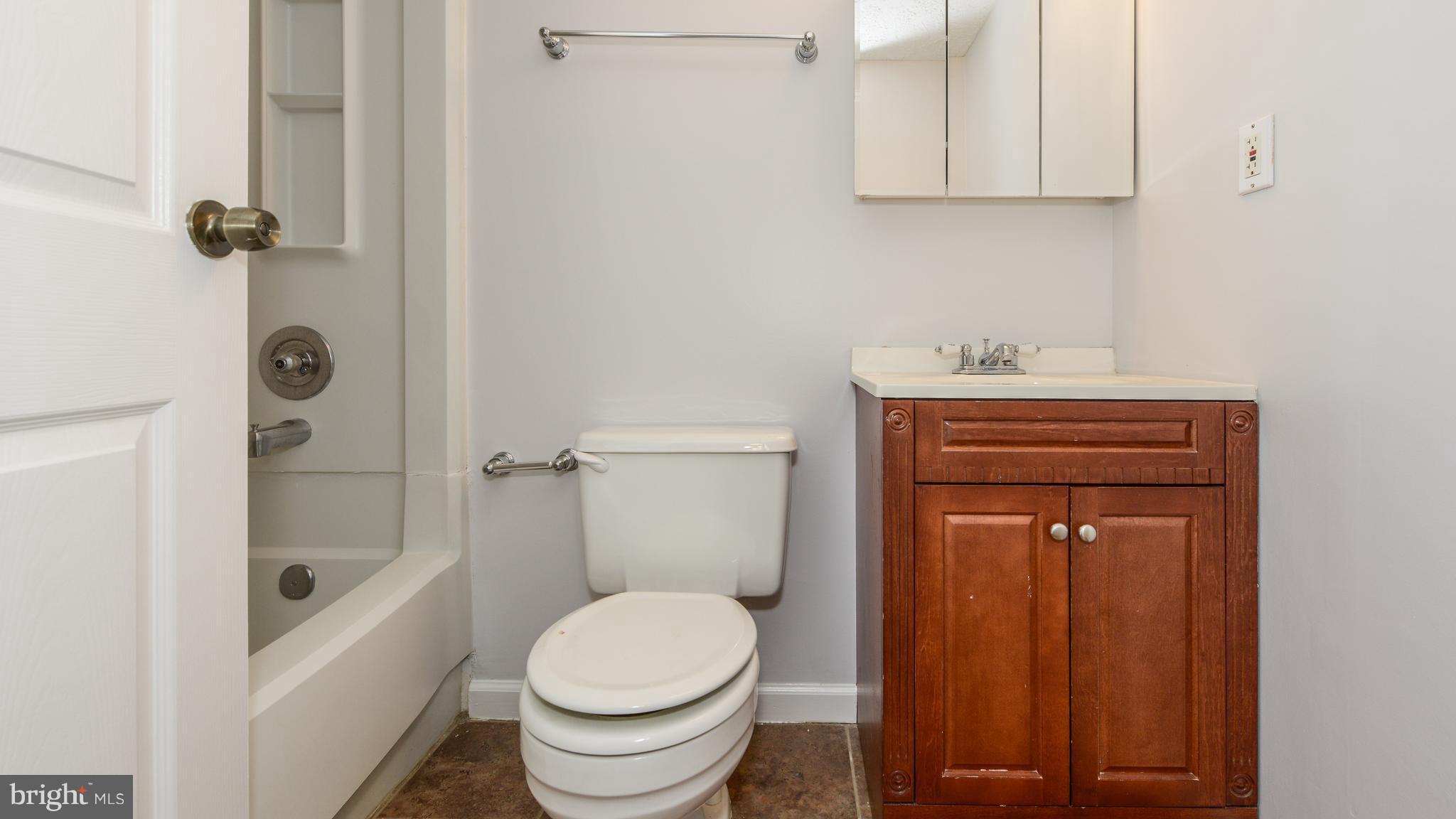 1607 Barnstead Drive Reston, VA 20194 - Photo 20 of 28 Bath