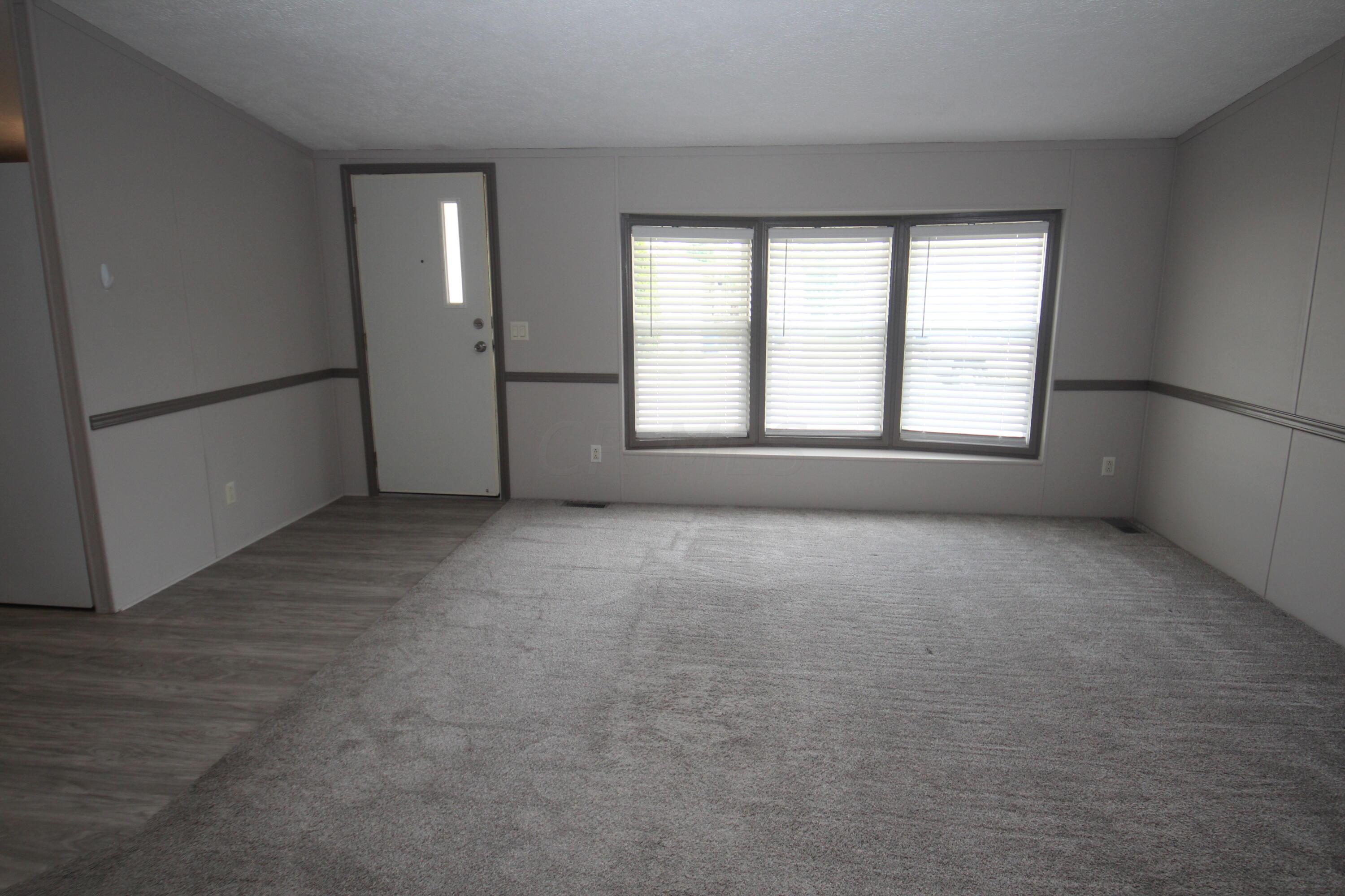 411 Doris Road Pataskala, OH 43062 - Photo 15 of 42 living area