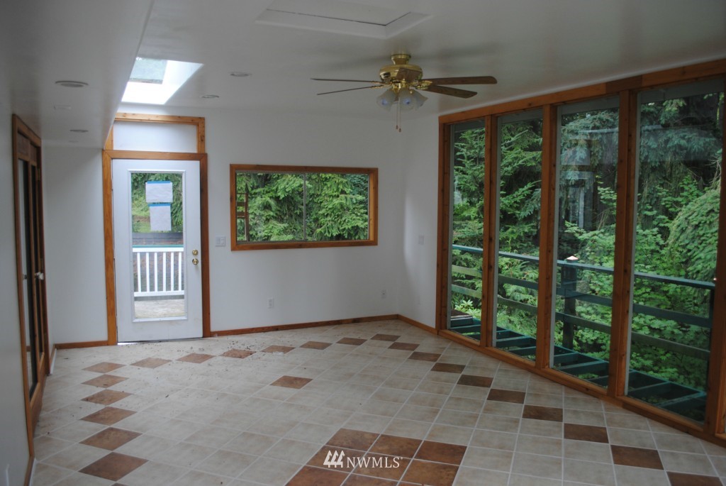 7709 236th Street Southwest Edmonds, WA 98026 - Photo 6 of 15