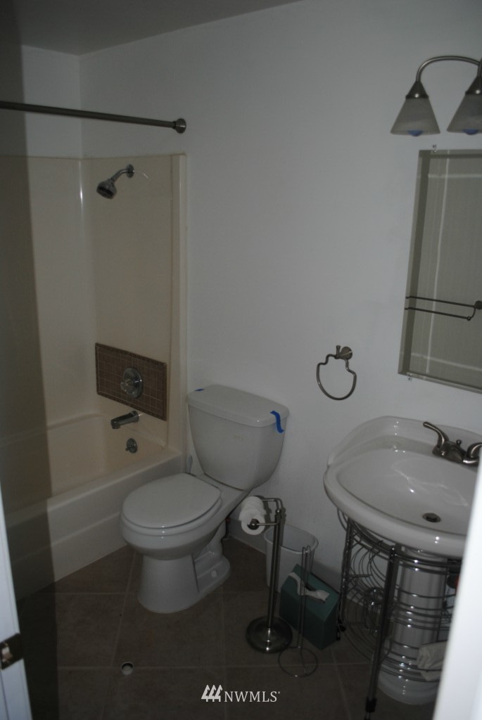7709 236th Street Southwest Edmonds, WA 98026 - Photo 7 of 15