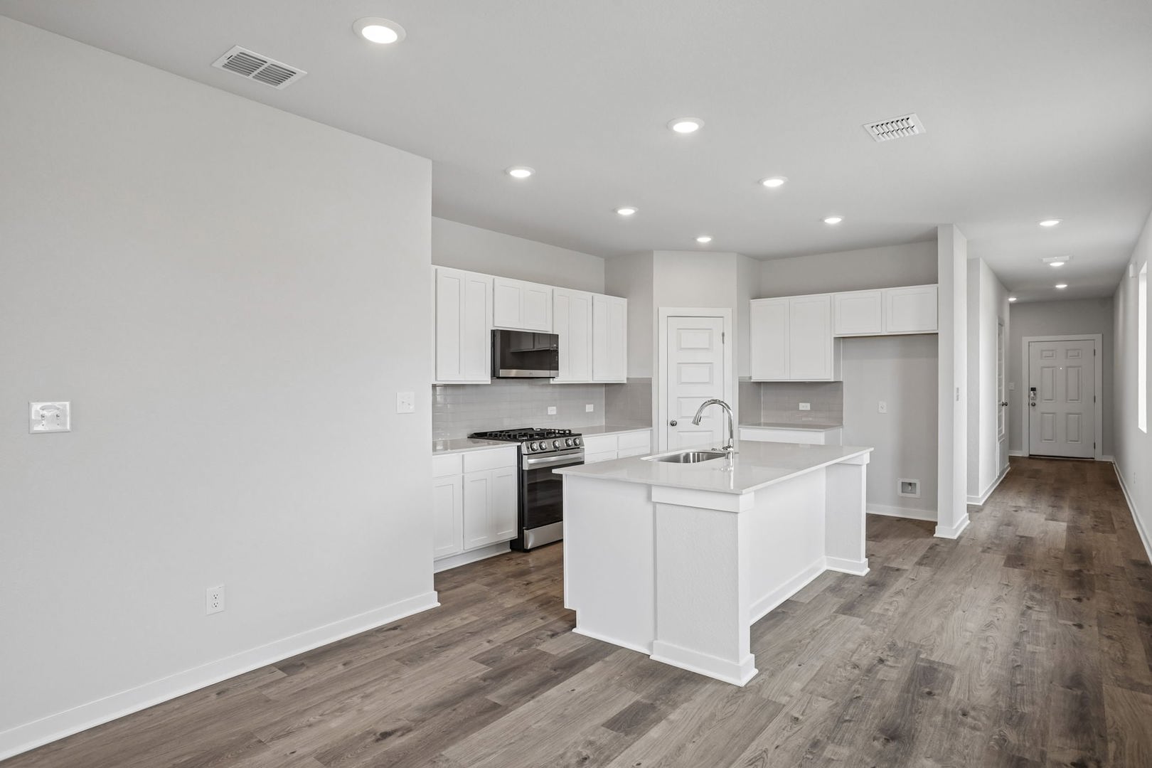 103 Two Bits Lane Elgin, TX 78621 - Photo 11 of 28 Gallery Image 11