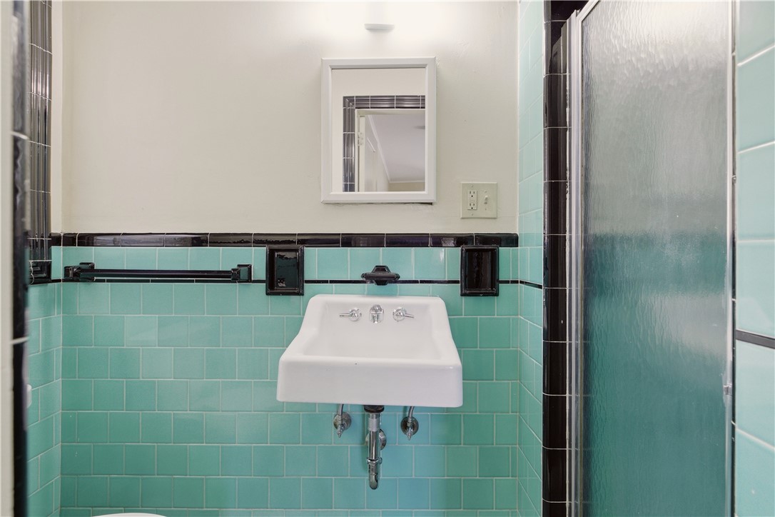 68 Old Fort Road Newport, RI 02840 - Photo 21 of 50