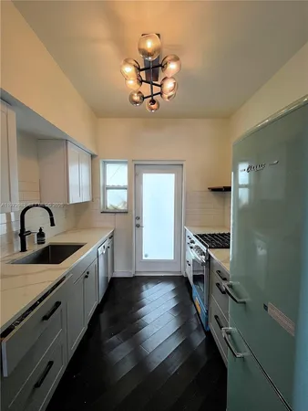 $1,995 | 742 12th Street, Unit 2, Miami Beach, FL 33139