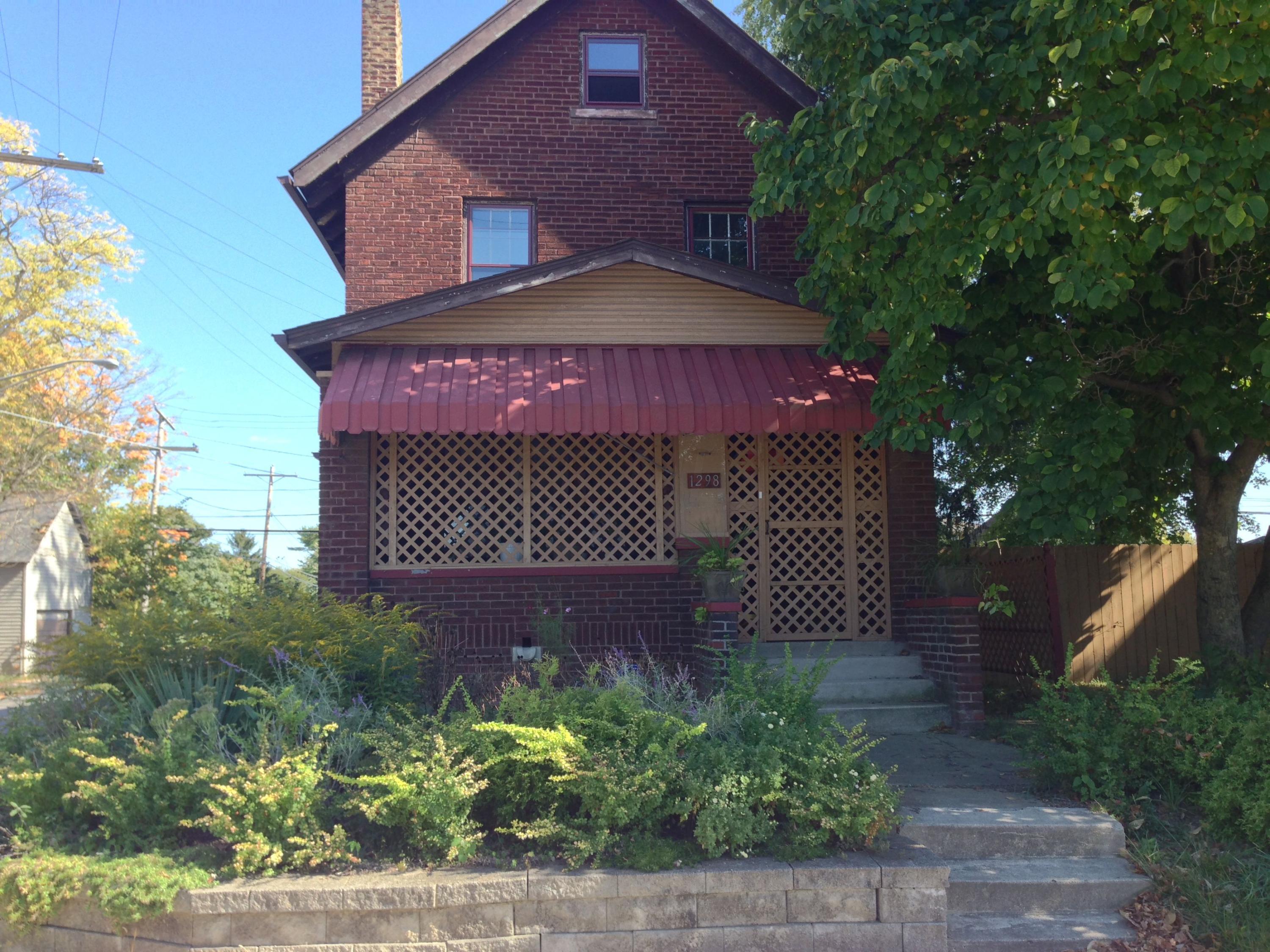 1298 Lockbourne Road Columbus, OH 43206 - Photo 1 of 33