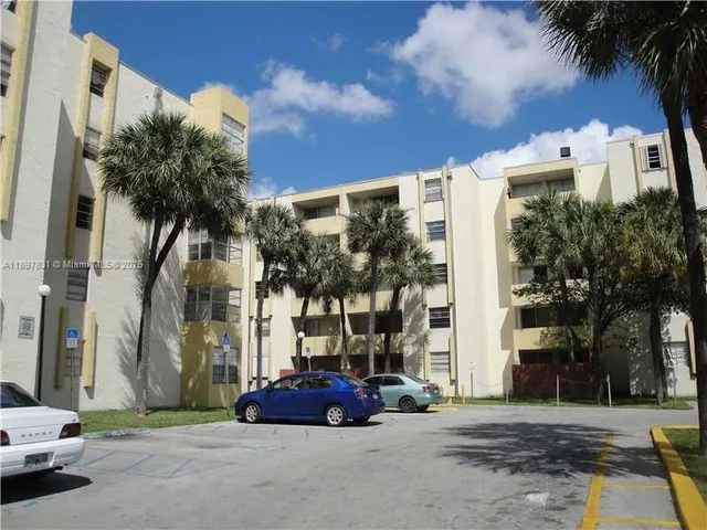 $2,000 | 10000 Northwest 80th Court, Unit 2309, Hialeah Gardens, FL 33016