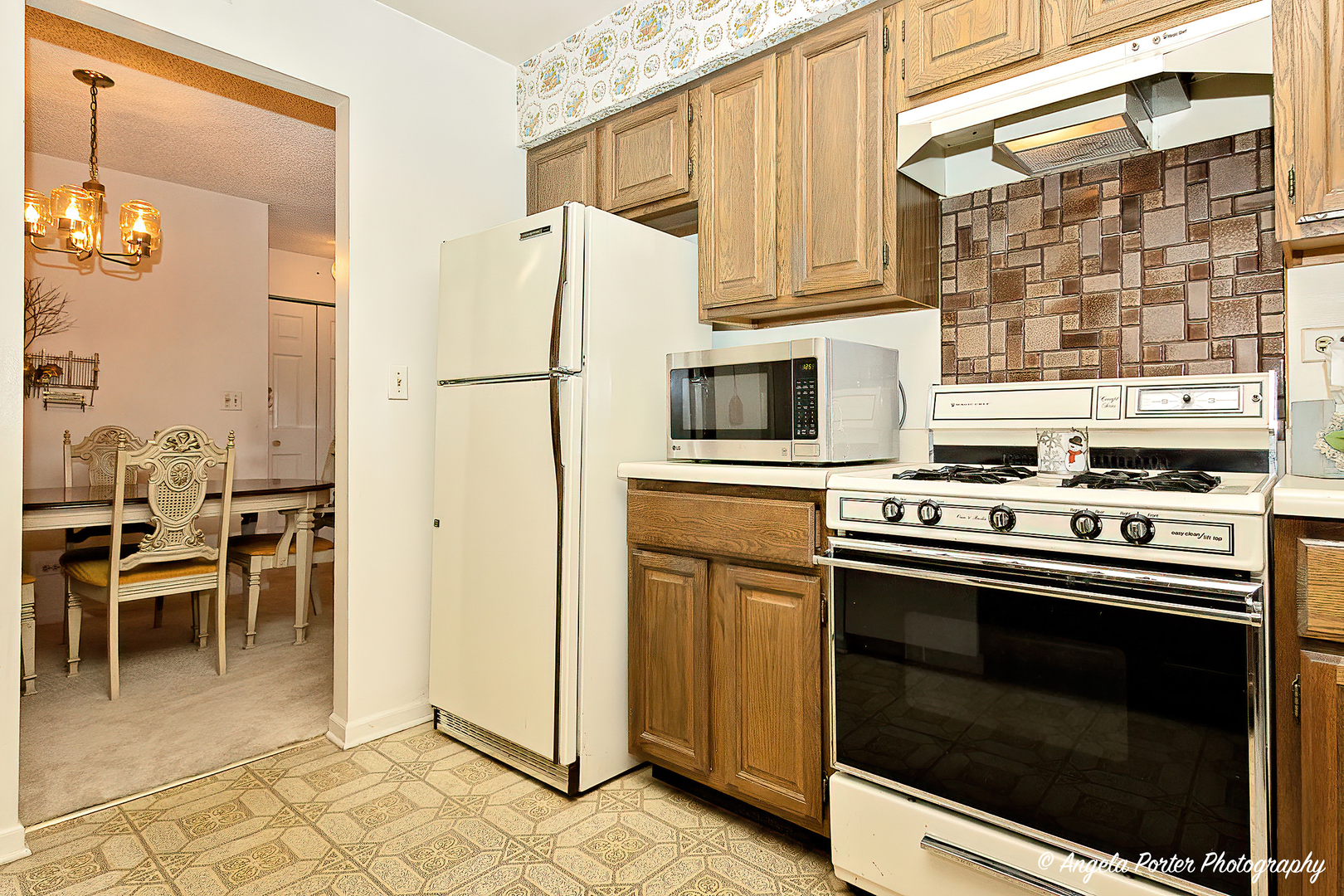 763 Weidner Road, Unit 8D2 Buffalo Grove, IL 60089 - Photo 9 of 22 a kitchen with stainless steel appliances a stove a refrigerator and cabinets
