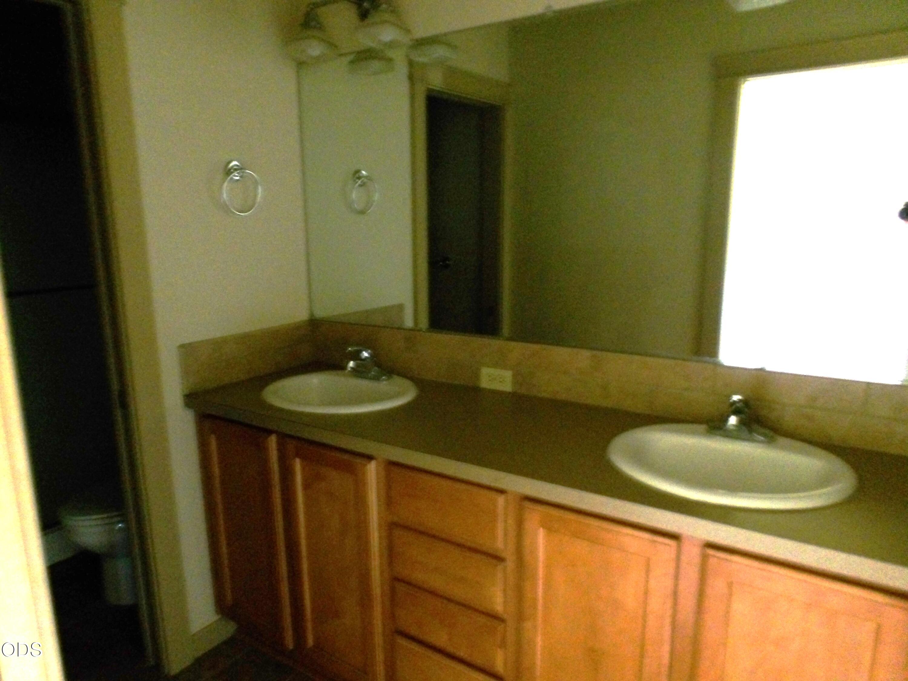2885 Southwest Juniper Avenue Redmond, OR 97756 - Photo 9 of 16