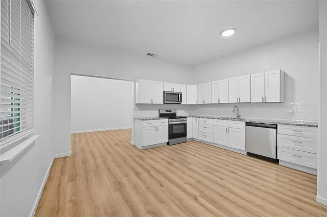 $1,325 | 728 South Elm Street, Sherman, TX 75090