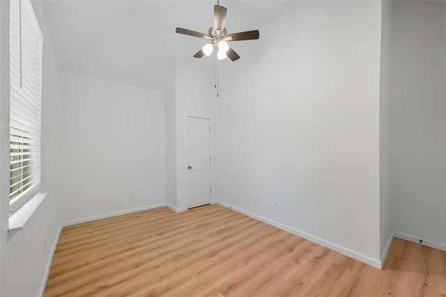 $1,325 | 728 South Elm Street, Sherman, TX 75090