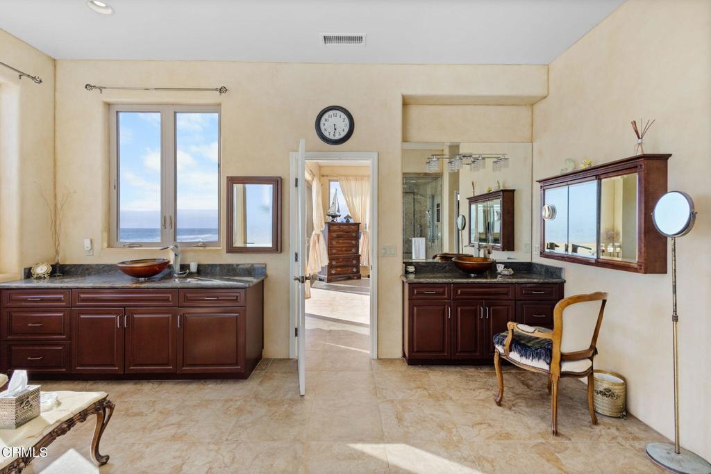 5160 Neptune Square Oxnard, CA 93035 - Photo 41 of 74