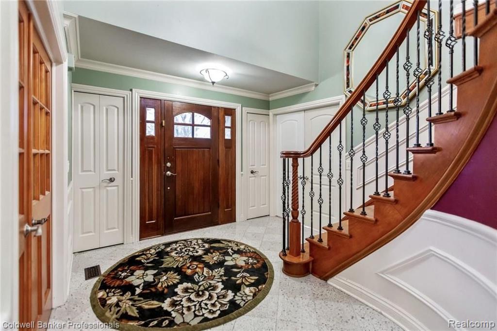 548 Rolling Green Circle Rochester Hills, MI 48309 - Photo 4 of 65