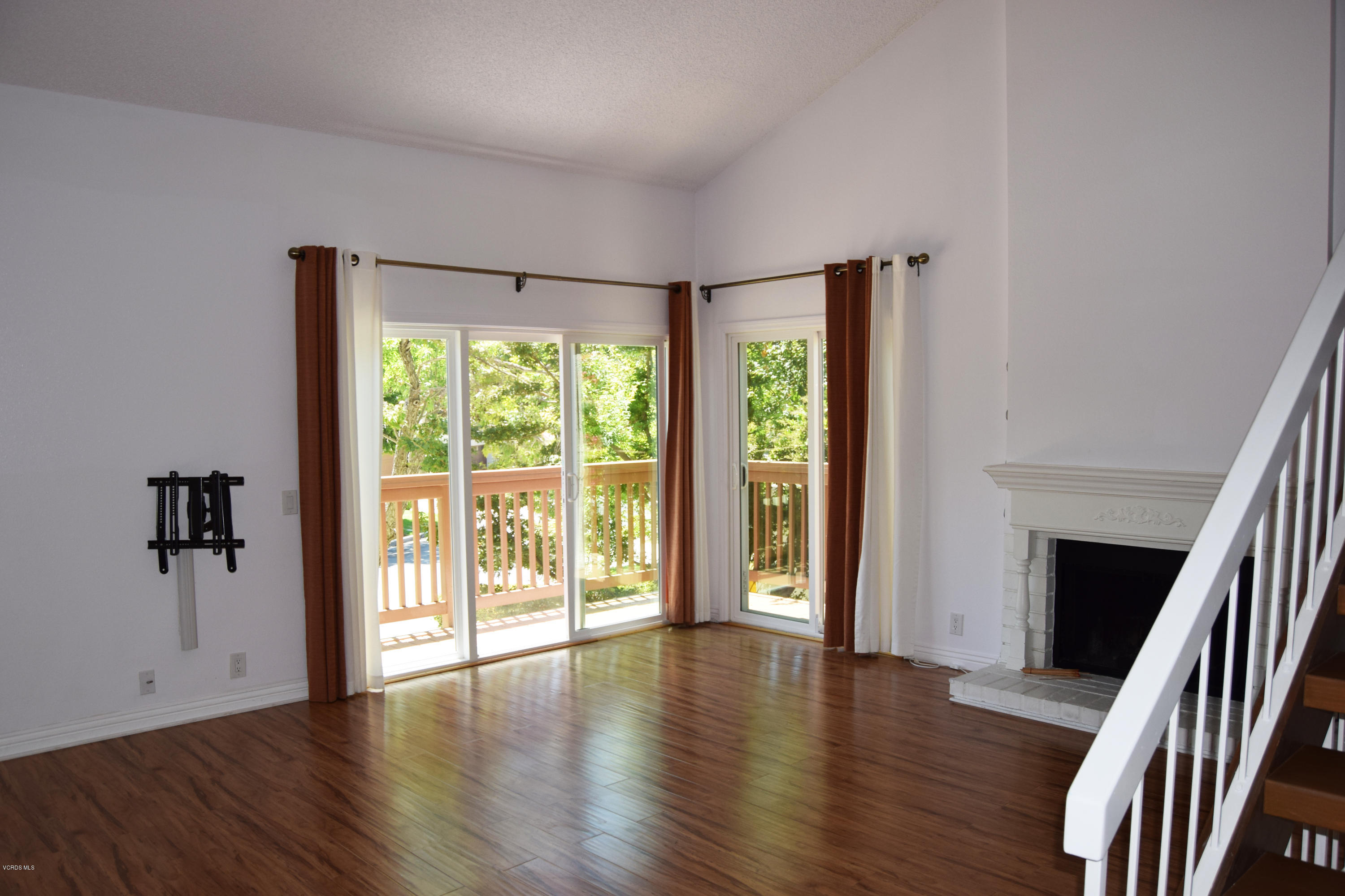 595 Racquet Club Lane Thousand Oaks, CA 91360 - Photo 4 of 23 Great Room