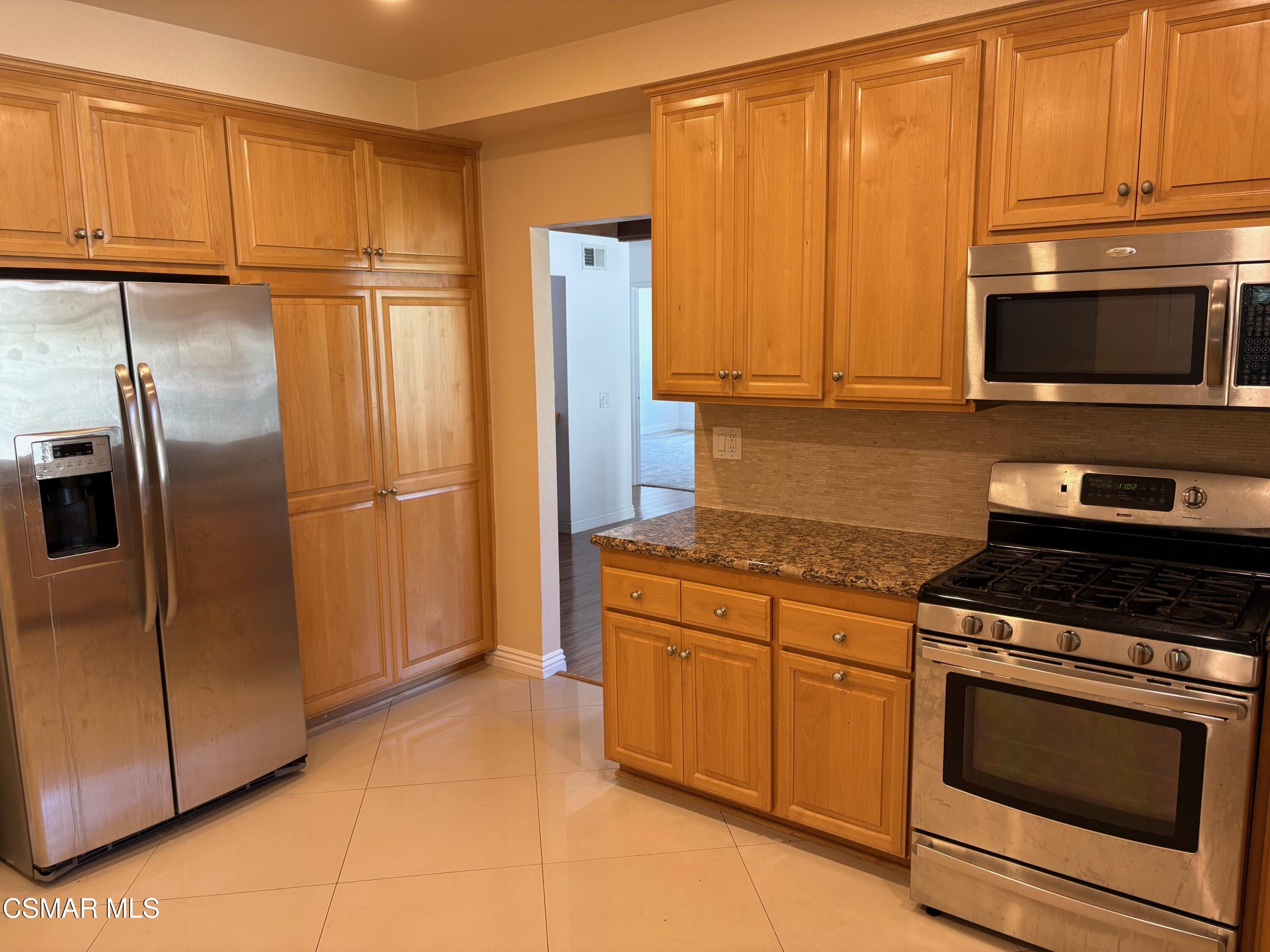 595 Racquet Club Lane Thousand Oaks, CA 91360 - Photo 8 of 23 kitchen 3