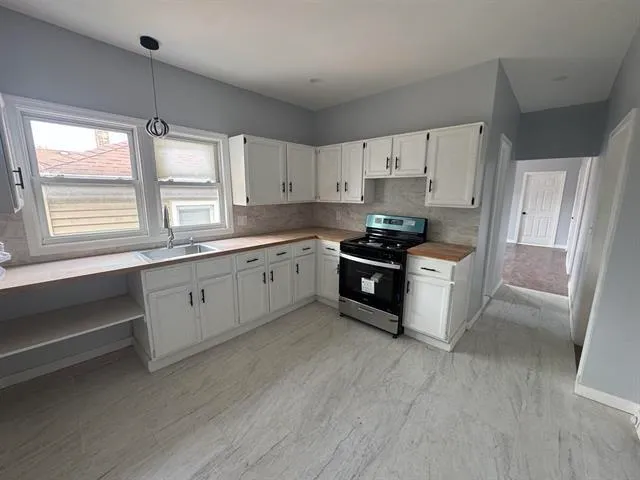 $2,400 | 769 John F. Kennedy Boulevard, Bayonne, NJ 07002