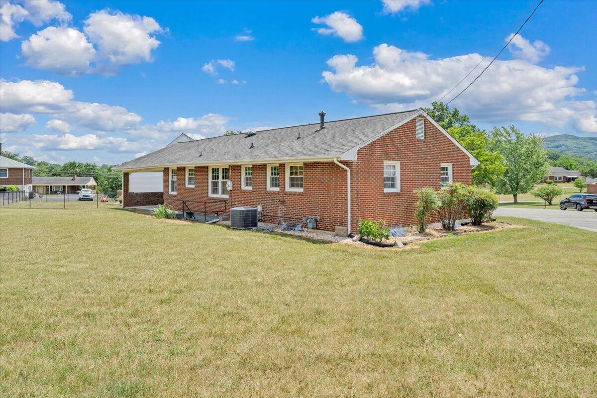409 Decatur Circle Salem, VA 24153 - Photo 38 of 47 38-MIB06372