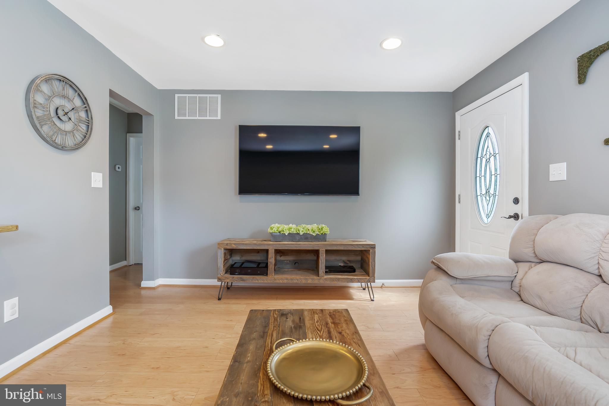 107 Alcock Road Baltimore, MD 21221 - Photo 8 of 29 Bright and Spacious Living Room